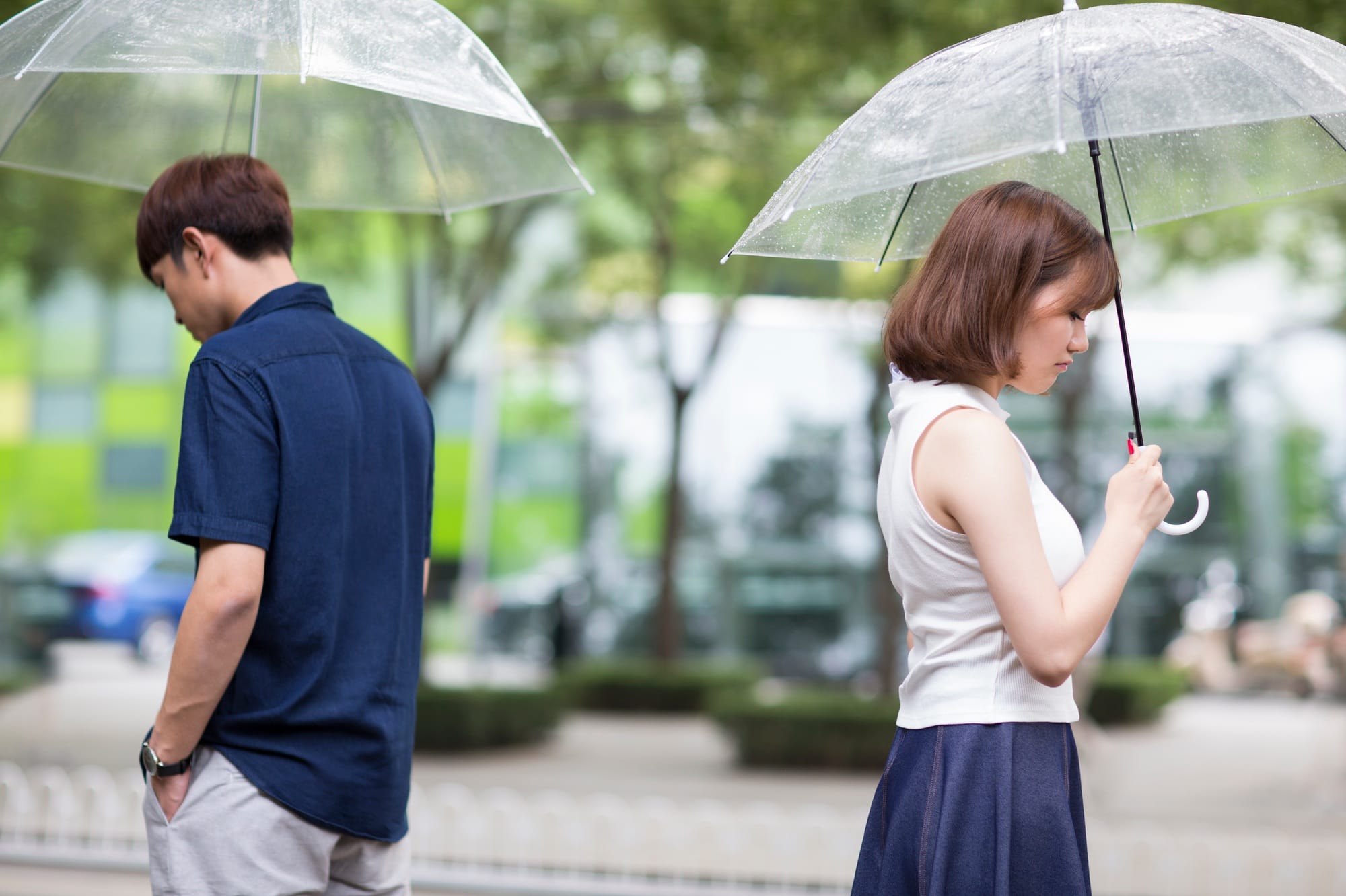 Break up with a dismissive avoidant - young couple break up